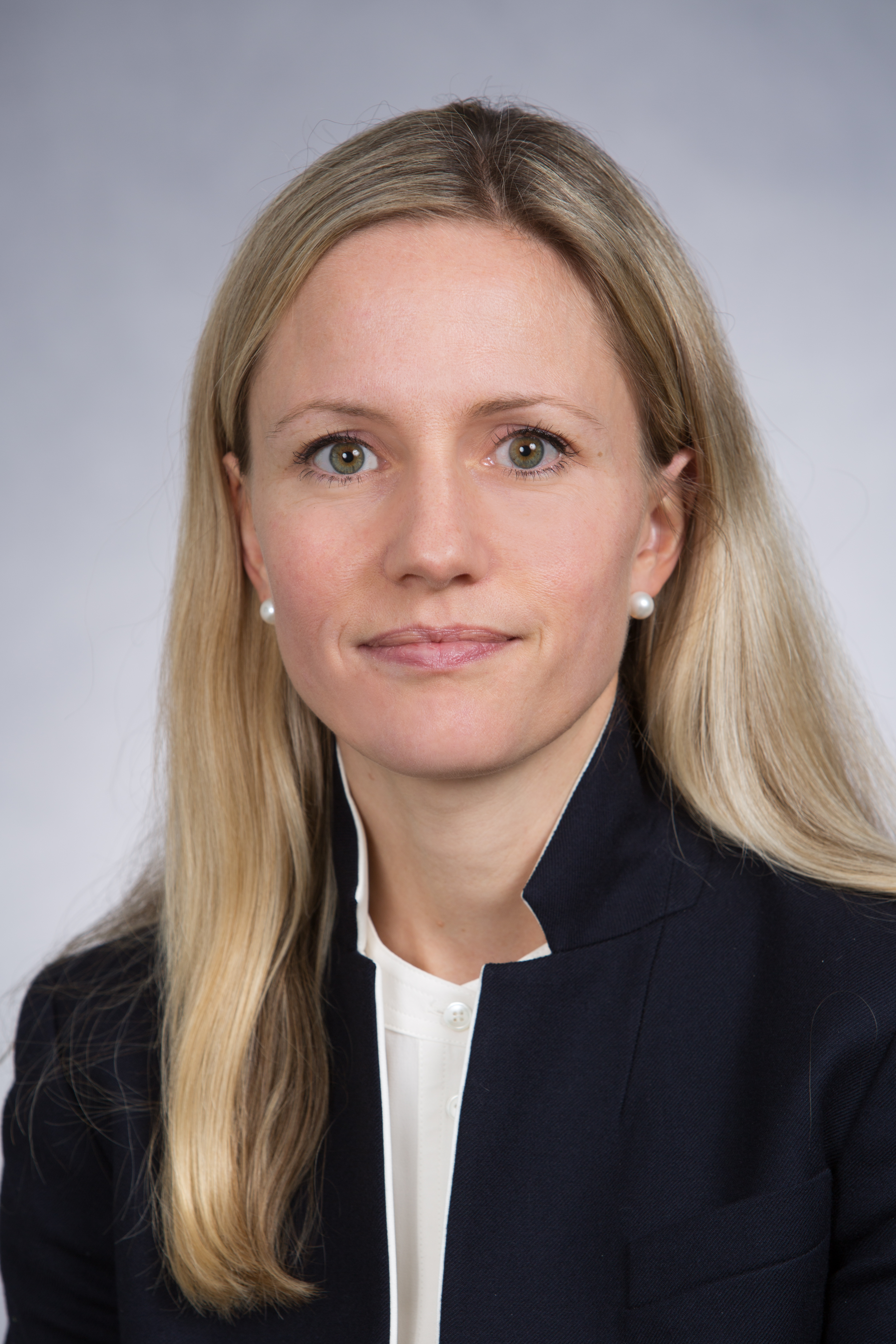 Dr. Angela Meier 